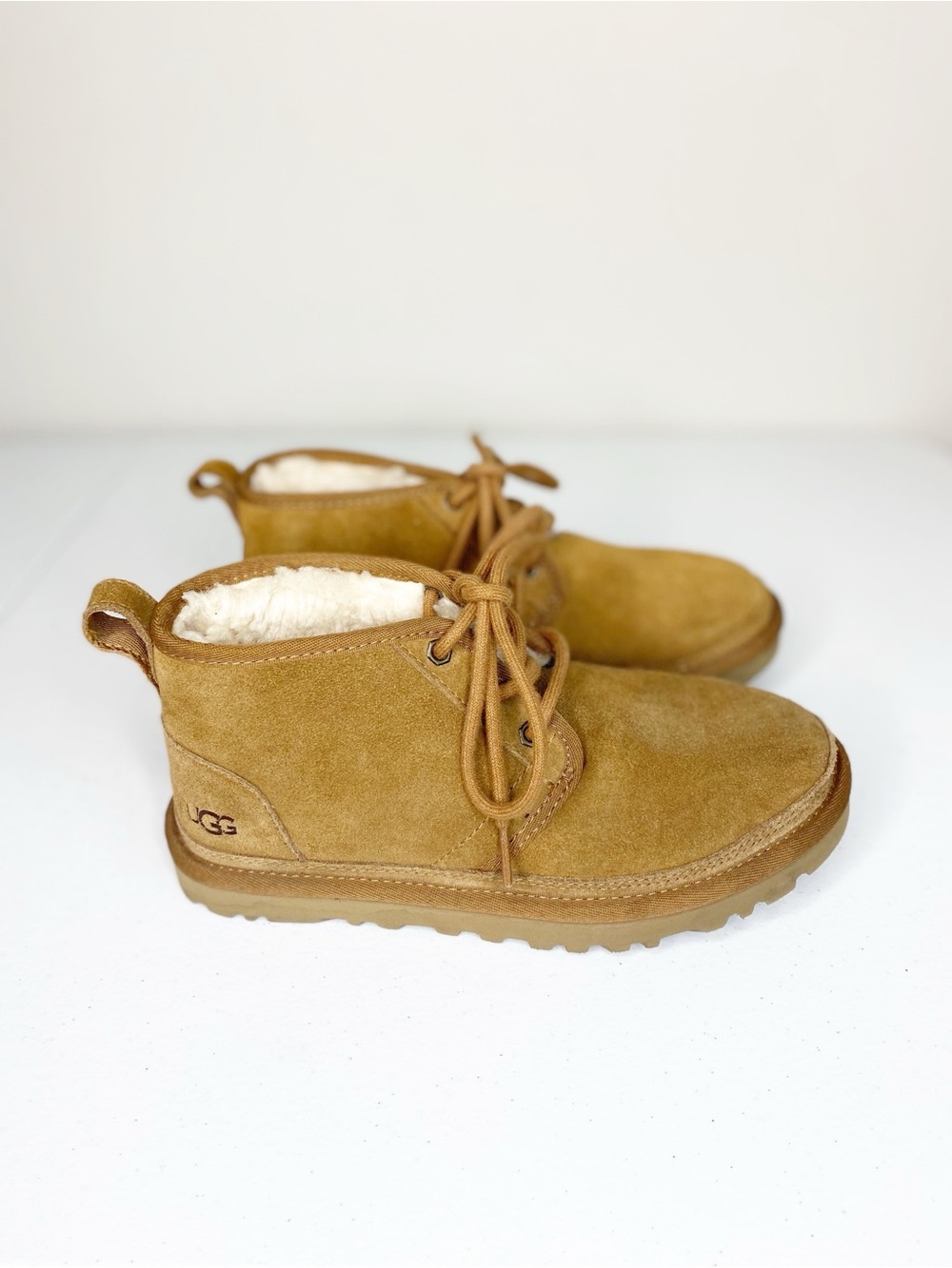 UGG Neumel Chukka Style Ankle Boot in Chestnut Size 6